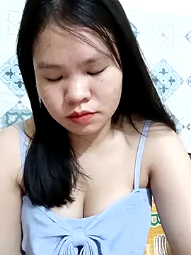 Snapshot of Seraphinahh chatting on May 10, 3:28 pm Seraphinahh online show from May 10, 3:28 pm