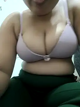 Snapshot of Nelam11 chatting on April 13, 4:56 pm Nelam11 online show from April 13, 4:56 pm