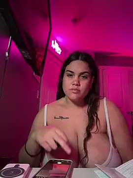 Islandmamita online show from July 5, 5:25 am