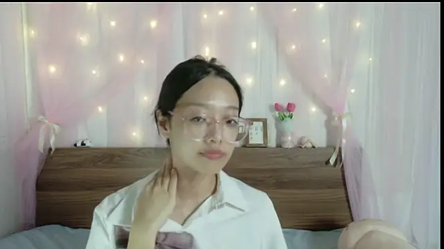 shy pink doll online show from July 29, 3:43 pm
