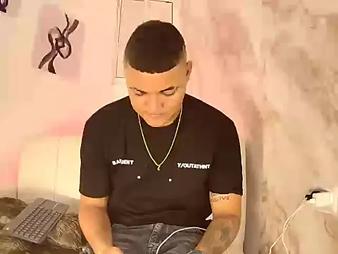 Snapshot of Dante__jons chatting on April 15, 5:25 am Dante jons online show from April 15, 5:25 am