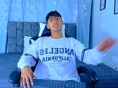 IhanKing online show from April 26, 7:33 pm