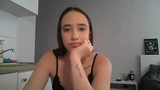 Snapshot of DarkMirel chatting on July 7, 2:10 pm DarkMirel online show from July 7, 2:10 pm
