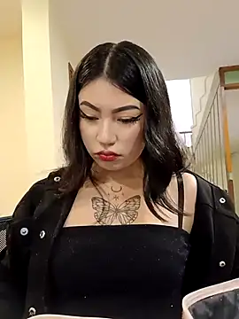 Emiily  Evans online show from April 20, 2:09 pm