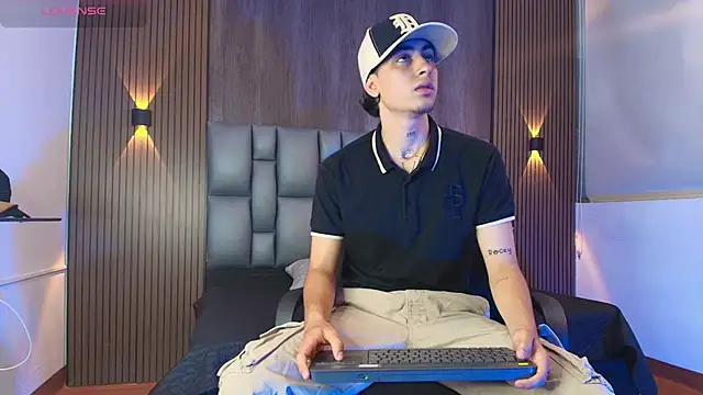 Snapshot of mohamed_malik chatting on May 7, 12:32 pm mohamed malik online show from May 7, 12:32 pm