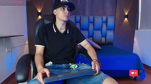 Snapshot of mohamed_malik chatting on May 14, 2:57 pm mohamed malik online show from May 14, 2:57 pm