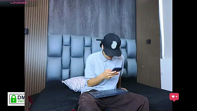 Snapshot of mohamed_malik chatting on June 1, 2:30 pm mohamed malik online show from June 1, 2:30 pm