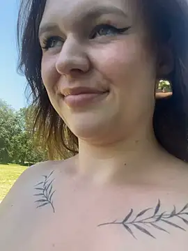 Snapshot of SweetLikaaa chatting on June 19, 1:04 pm SweetLikaaa online show from June 19, 1:04 pm