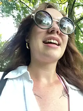 Snapshot of SweetLikaaa chatting on June 22, 6:49 pm SweetLikaaa online show from June 22, 6:49 pm