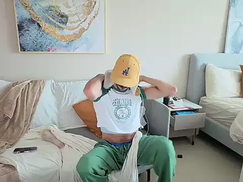 iClouddotcum online show from April 17, 5:32 am