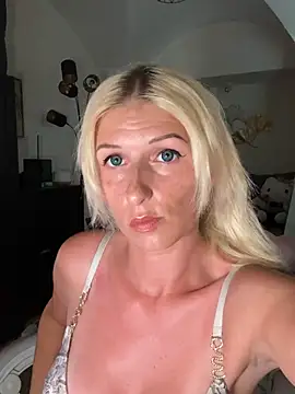 Snapshot of barbiplaymate chatting on June 29, 2:06 pm barbiplaymate online show from June 29, 2:06 pm