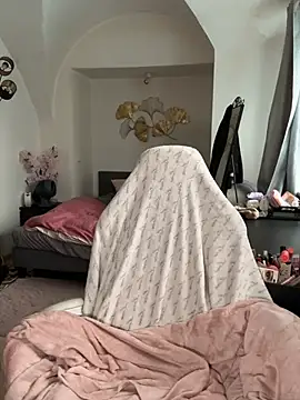 Snapshot of barbiplaymate chatting on July 14, 12:11 pm barbiplaymate online show from July 14, 12:11 pm