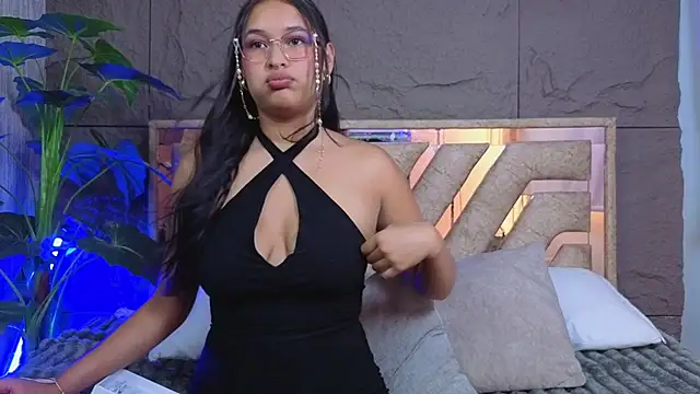 Snapshot of Milenka-5 chatting on June 2, 7:49 pm Milenka-5 online show from June 2, 7:49 pm