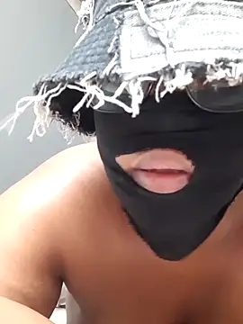 Snapshot of Chubby26 chatting on April 14, 10:38 pm Chubby26 online show from April 14, 10:38 pm