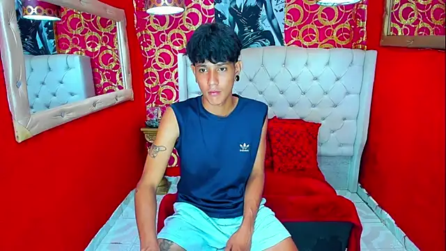 Snapshot of straightyoungpein chatting on April 14, 4:40 am straightyoungpein online show from April 14, 4:40 am