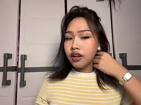 Snapshot of lady_clea chatting on April 16, 7:31 am lady clea online show from April 16, 7:31 am