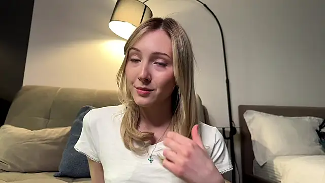 Kattie Petite online show from April 22, 1:34 pm