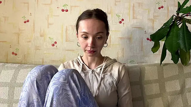 AdriannaBill online show from April 29, 4:33 pm