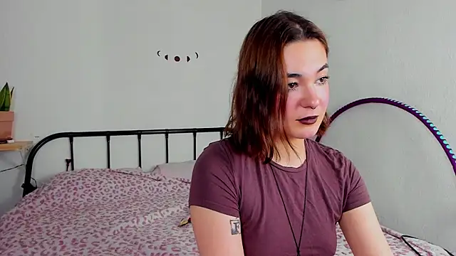 LiyaFly online show from June 8, 2:50 pm