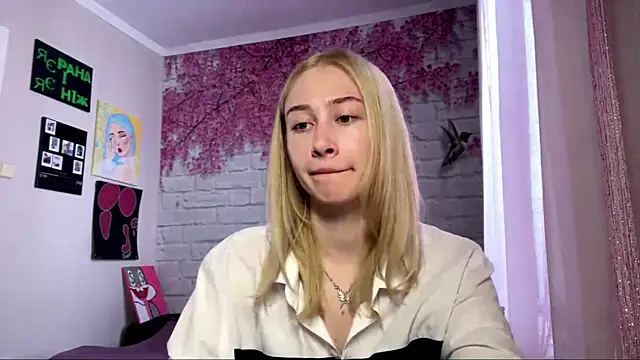 Snapshot of CozyPeonyy chatting on April 15, 12:56 pm CozyPeonyy online show from April 15, 12:56 pm