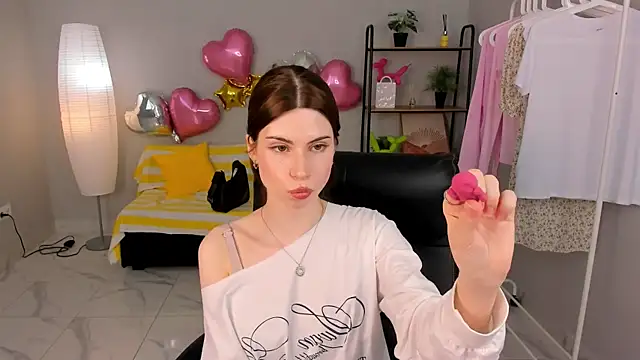 Umia Bordered online show from April 16, 11:44 am