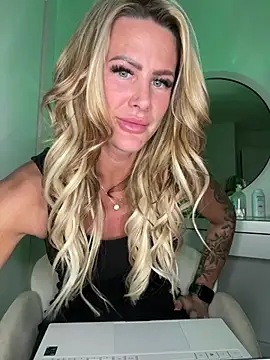 Savannah Rae online show from May 1, 7:29 pm