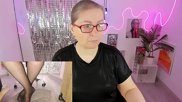 Alexandra Kind online show from April 24, 1:35 pm