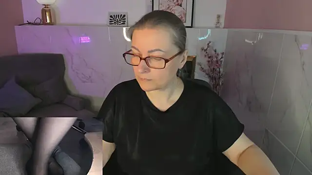 Alexandra Kind online show from April 26, 8:50 pm