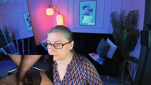 Alexandra Kind online show from April 28, 8:58 pm