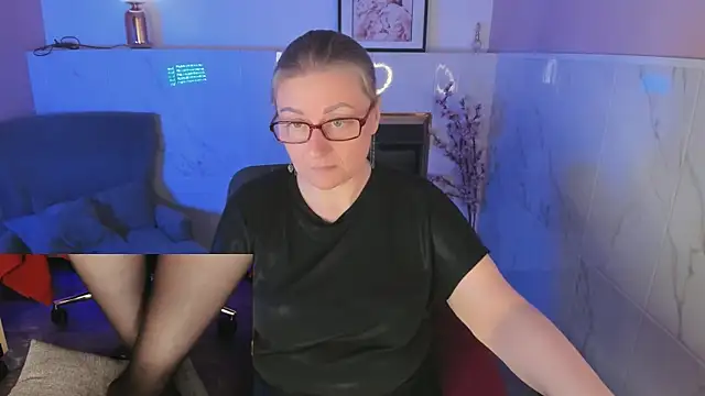 Alexandra Kind online show from May 3, 9:10 pm