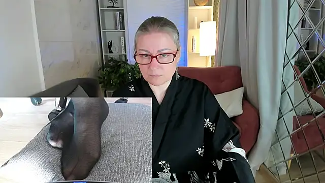Alexandra Kind online show from May 5, 1:52 pm