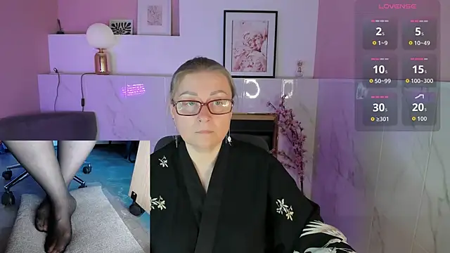 Alexandra Kind online show from May 8, 1:49 pm