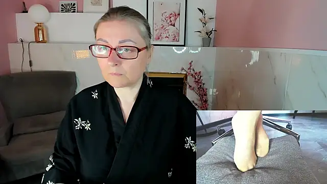 Alexandra Kind online show from May 19, 1:50 pm