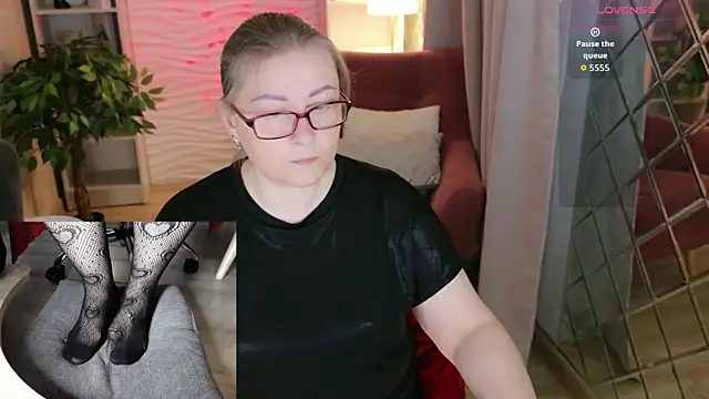 Alexandra Kind online show from May 26, 1:40 pm