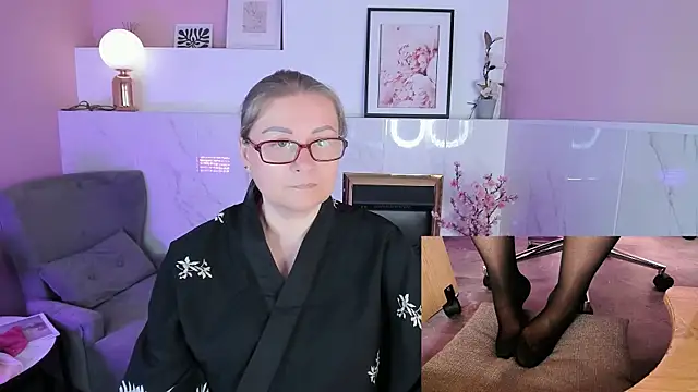 Alexandra Kind online show from June 26, 8:57 pm