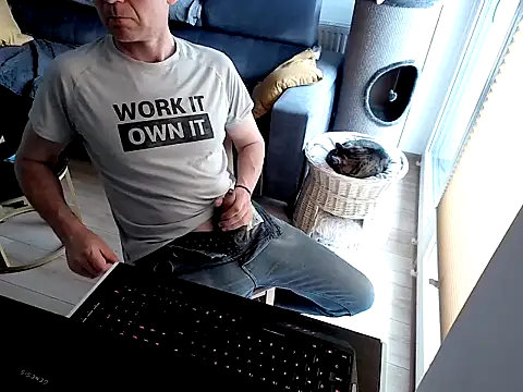 KoneserZmyslow online show from June 11, 12:25 pm