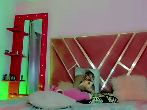Dollcute  online show from May 5, 11:35 pm