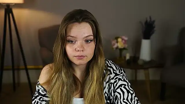 Snapshot of MarloEinck chatting on April 16, 11:22 am MarloEinck online show from April 16, 11:22 am