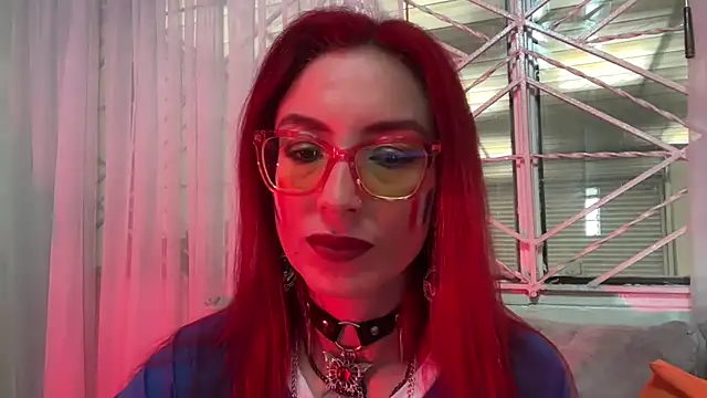 Snapshot of Queenscarlettsecret chatting on July 9, 2:54 pm Queenscarlettsecret online show from July 9, 2:54 pm