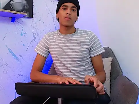 Snapshot of Gabriiel_maddox chatting on April 15, 1:51 pm Gabriiel maddox online show from April 15, 1:51 pm