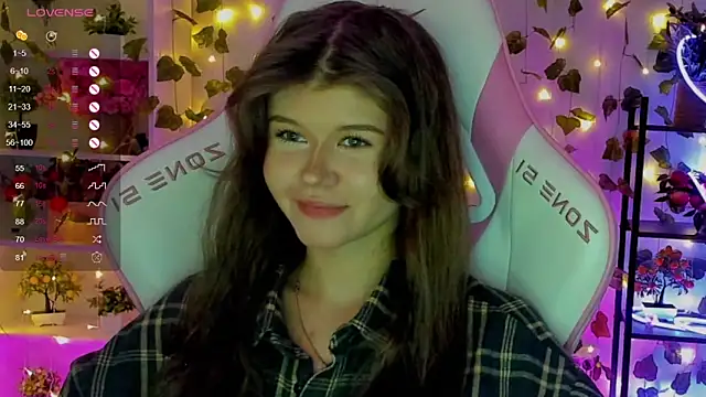 Snapshot of alice_tails chatting on April 15, 10:54 pm alice tails online show from April 15, 10:54 pm