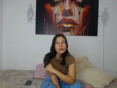 Snapshot of michellna chatting on April 15, 7:43 pm michellna online show from April 15, 7:43 pm