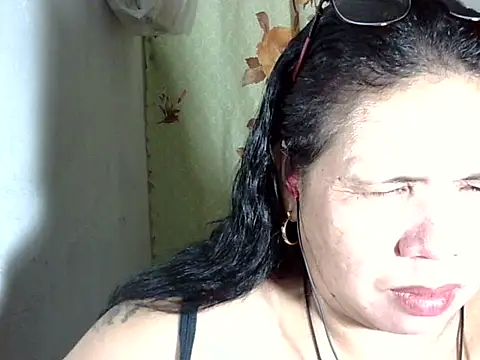 Snapshot of HottyCurlyPeanut chatting on April 24, 1:57 pm HottyCurlyPeanut online show from April 24, 1:57 pm