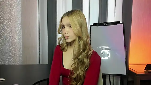 Snapshot of AdelineCrash chatting on April 16, 8:48 am AdelineCrash online show from April 16, 8:48 am