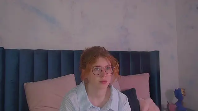 LauraDennis online show from May 24, 4:39 am