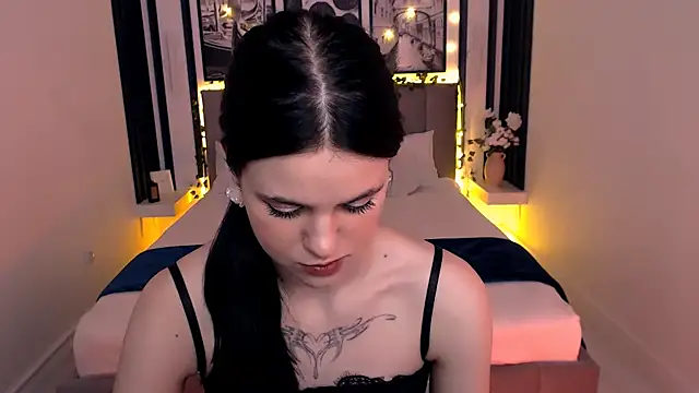 Snapshot of _Scarlett_Lee_ chatting on April 16, 11:22 am Scarlett Lee online show from April 16, 11:22 am