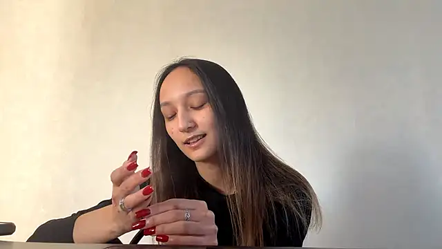 Snapshot of VolatileDear chatting on April 16, 1:23 pm VolatileDear online show from April 16, 1:23 pm