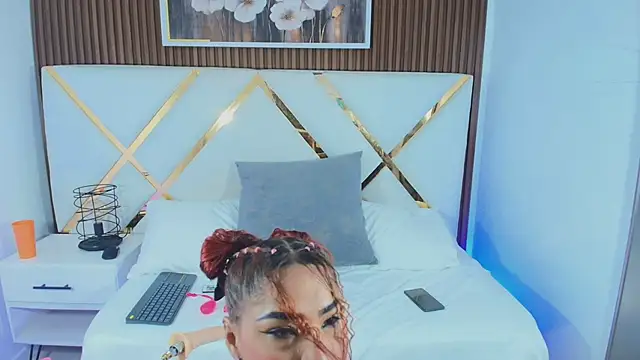 Snapshot of Mariana_Martinez_1 chatting on April 15, 9:15 pm Mariana Martinez 1 online show from April 15, 9:15 pm