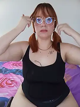 Snapshot of Curves_Nina chatting on July 8, 4:00 pm Curves Nina online show from July 8, 4:00 pm