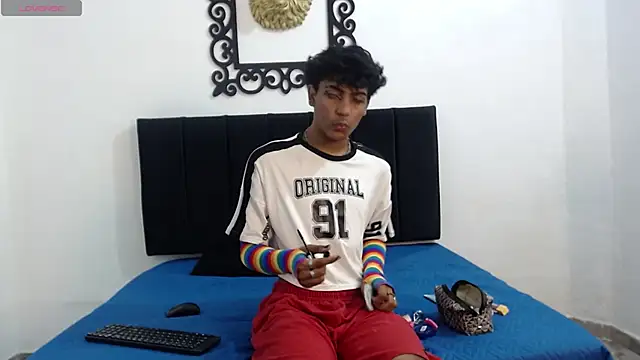 SinBoy  online show from April 28, 12:43 pm